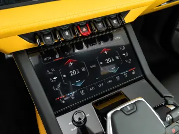 Lamborghini Urus SE Hybrid B&O PANO 23  Massage