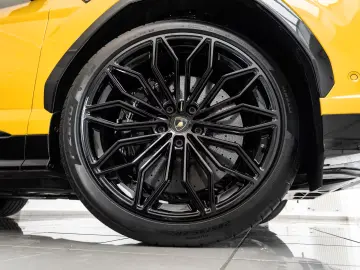Lamborghini Urus SE Hybrid B&O PANO 23  Massage