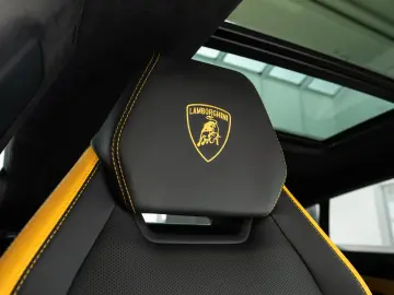 Lamborghini Urus SE Hybrid B&O PANO 23  Massage