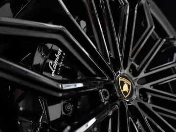 Lamborghini Urus SE Hybrid B&O PANO 23  Massage