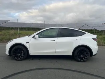TESLA Model Y Long Range Dual AWD 20 Zoll