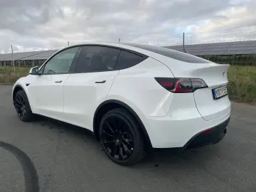 TESLA Model Y Long Range Dual AWD 20 Zoll