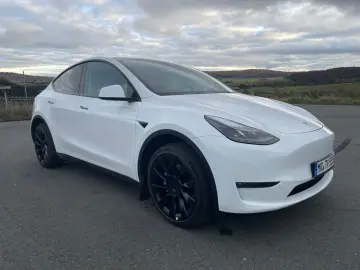 TESLA Model Y Long Range Dual AWD 20 Zoll