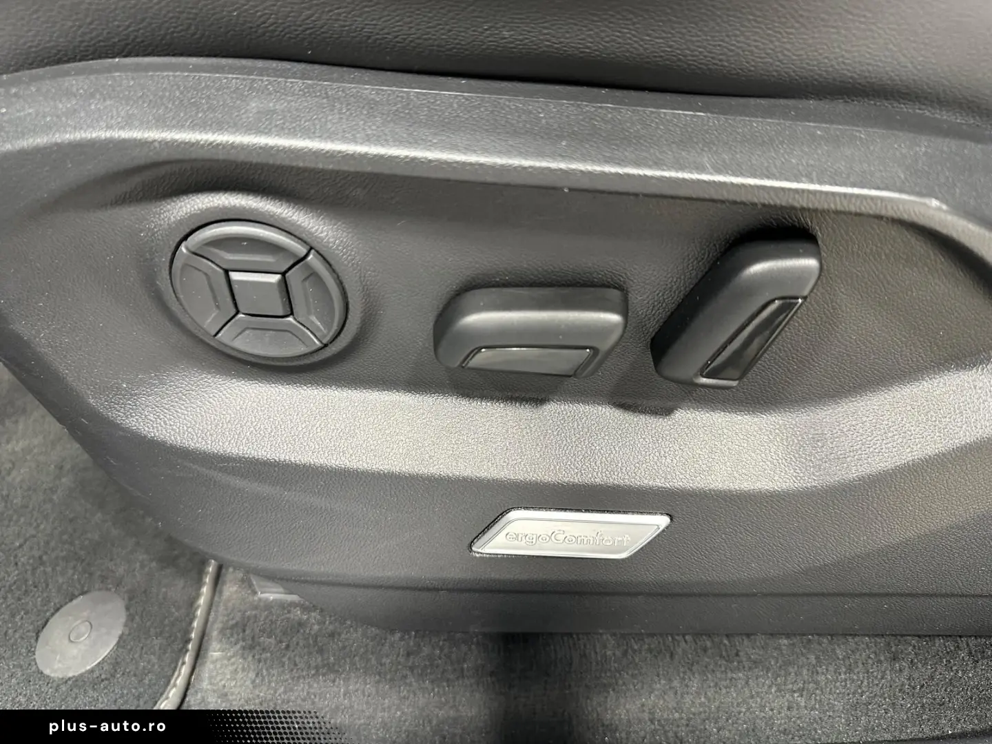 VW Touareg 3.0 V6 TDI 4M R-Line NAVI LEDER SHZ