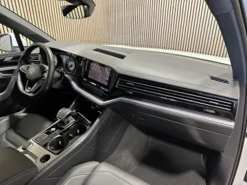 VW Touareg 3.0 V6 TDI 4M R-Line NAVI LEDER SHZ