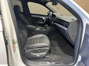 VW Touareg 3.0 V6 TDI 4M R-Line NAVI LEDER SHZ