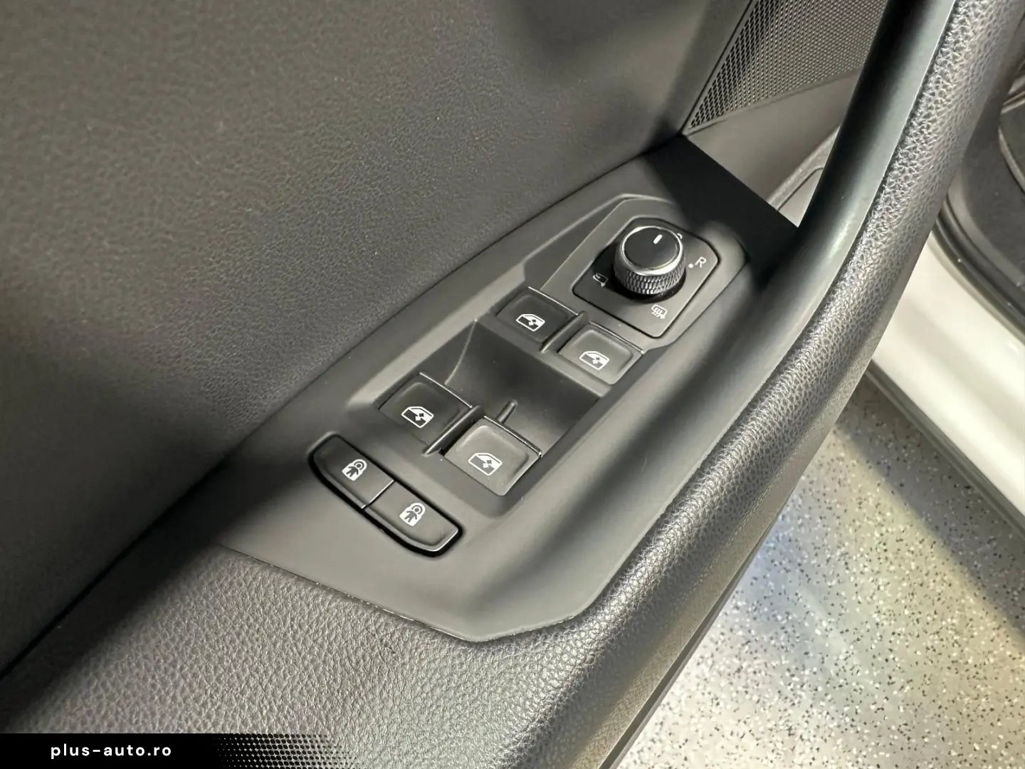 VW Touareg 3.0 V6 TDI 4M R-Line NAVI LEDER SHZ