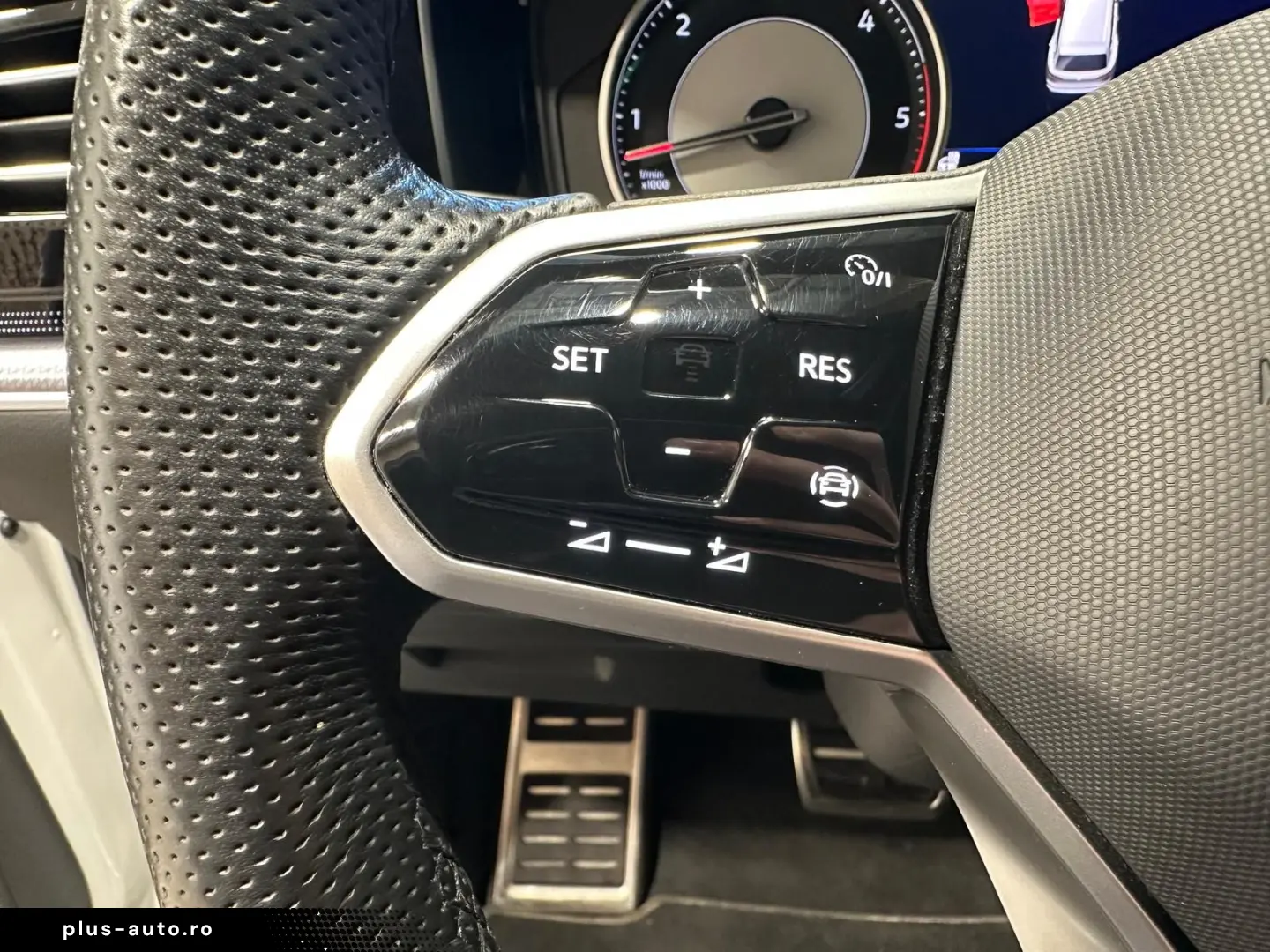 VW Touareg 3.0 V6 TDI 4M R-Line NAVI LEDER SHZ