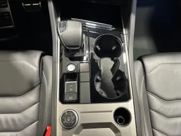 VW Touareg 3.0 V6 TDI 4M R-Line NAVI LEDER SHZ