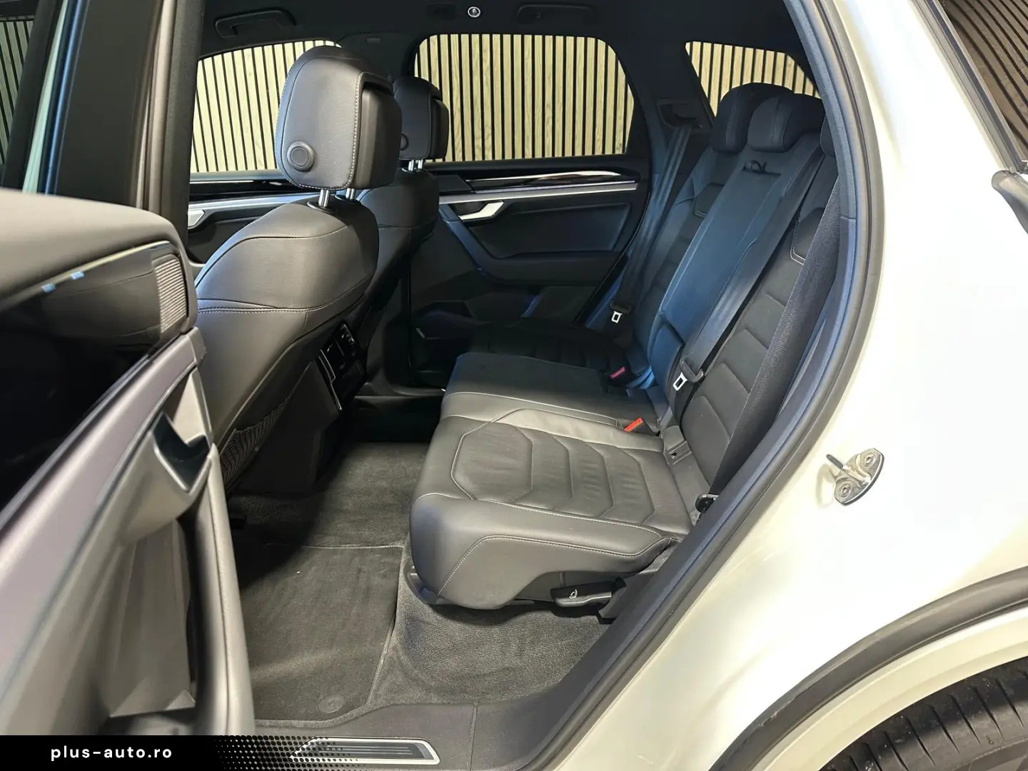 VW Touareg 3.0 V6 TDI 4M R-Line NAVI LEDER SHZ