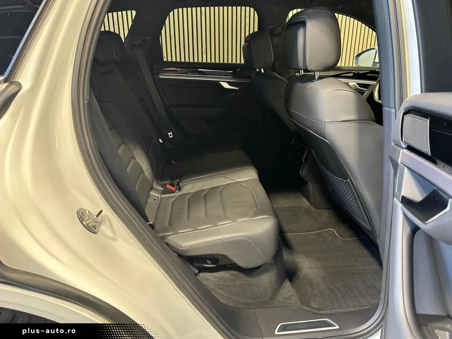 VW Touareg 3.0 V6 TDI 4M R-Line NAVI LEDER SHZ