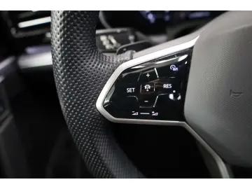 VW Touareg 3.0 TDI V6 4Motion R-Line DCP NAV  LED