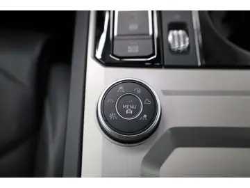 VW Touareg 3.0 TDI V6 4Motion R-Line DCP NAV  LED