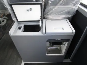 ANDERE Artour on Mercedes-Benz Chassis