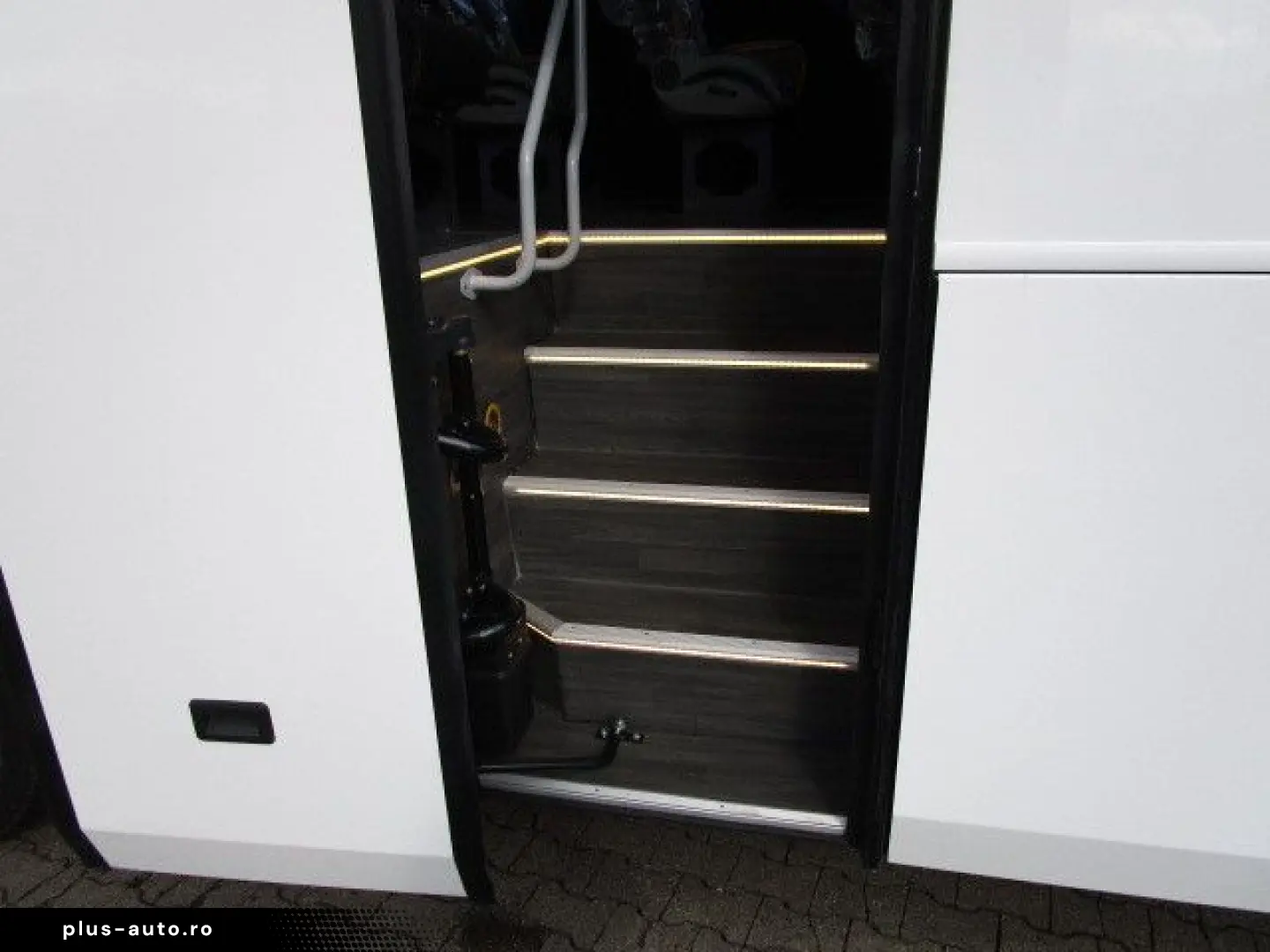 ANDERE Artour on Mercedes-Benz Chassis