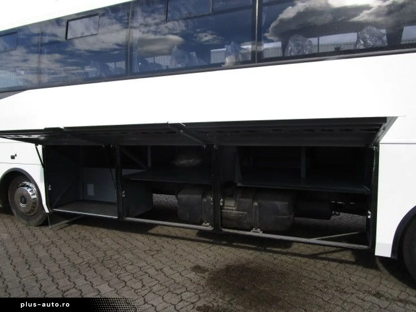 ANDERE Artour on Mercedes-Benz Chassis