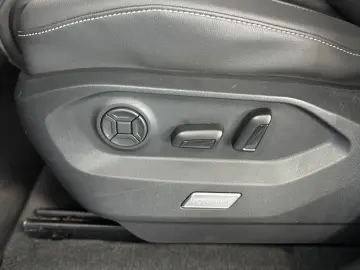 VW Touareg R-Line 4M CAM LUFT AHK LEDER LED ACC