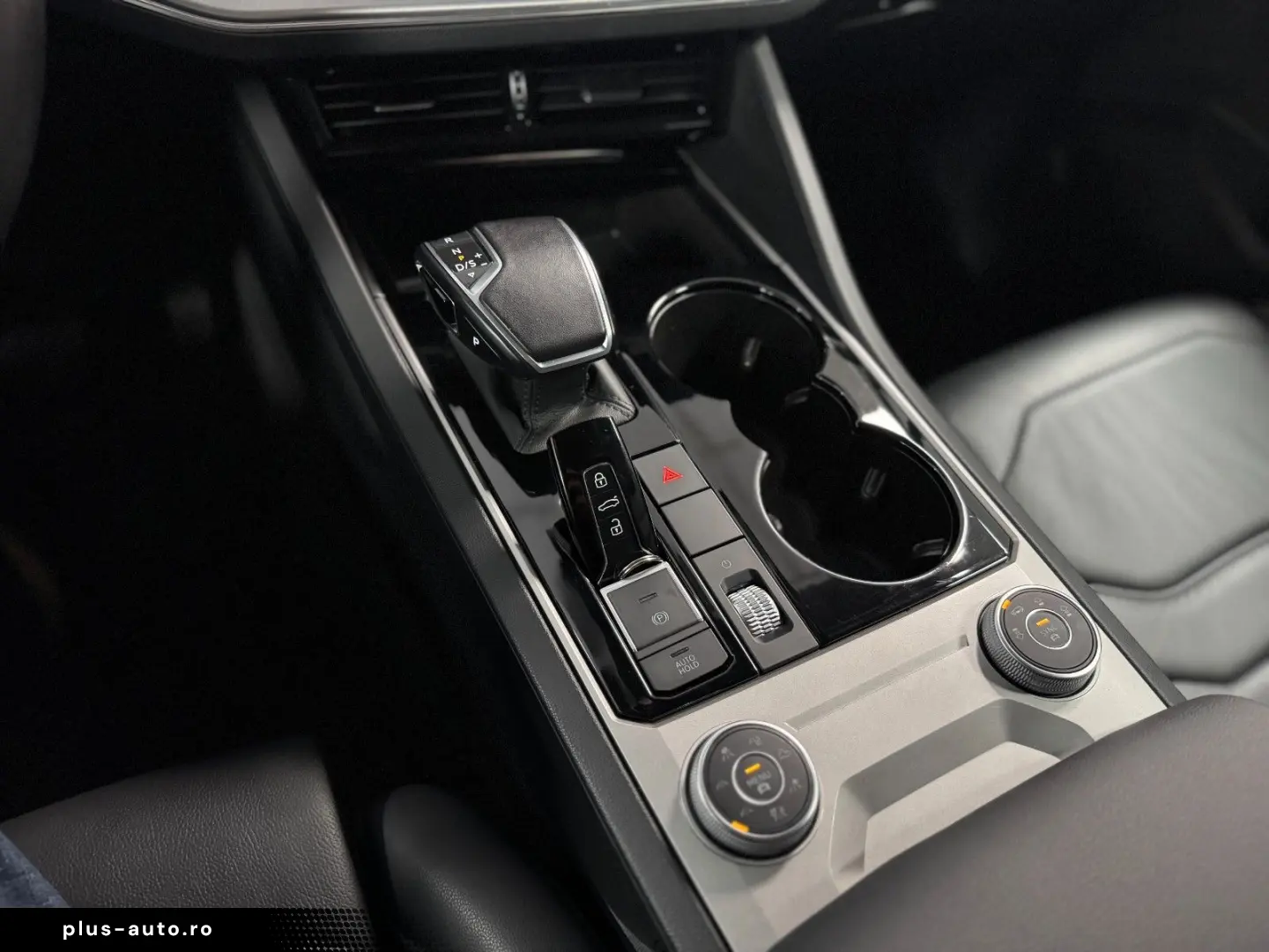 VW Touareg R-Line 4M CAM LUFT AHK LEDER LED ACC