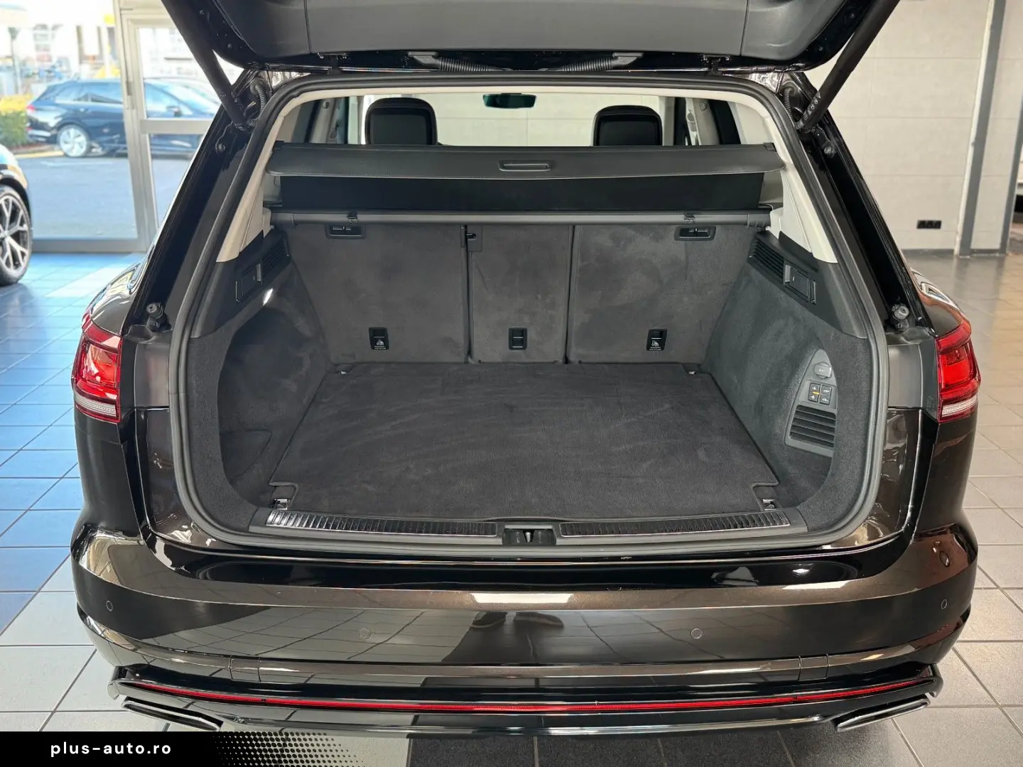 VW Touareg R-Line 4M CAM LUFT AHK LEDER LED ACC