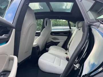 Porsche Macan Electric 4 BI-COLOR LUFTF PANO 21ZOLL