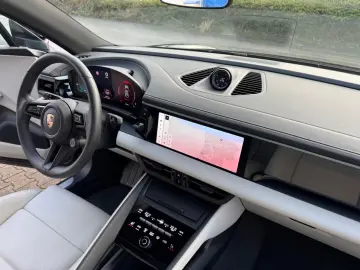 Porsche Macan Electric 4 BI-COLOR LUFTF PANO 21ZOLL