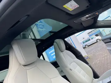 Porsche Macan Electric 4 BI-COLOR LUFTF PANO 21ZOLL