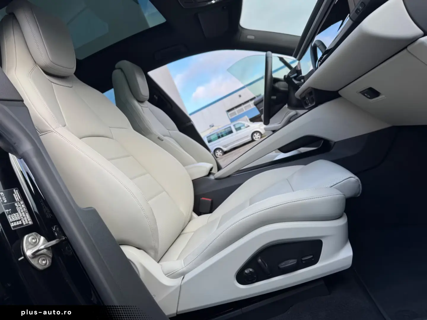 Porsche Macan Electric 4 BI-COLOR LUFTF PANO 21ZOLL