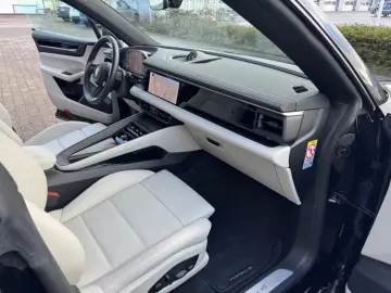 Porsche Macan Electric 4 BI-COLOR LUFTF PANO 21ZOLL