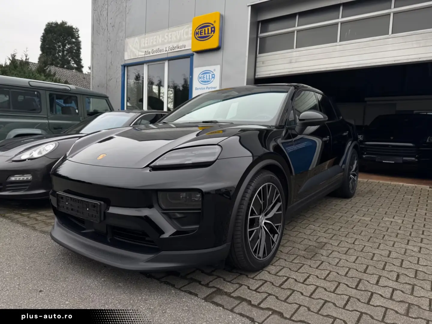 Porsche Macan Electric 4 BI-COLOR LUFTF PANO 21ZOLL