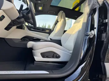 Porsche Macan Electric 4 BI-COLOR LUFTF PANO 21ZOLL