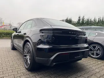 Porsche Macan Electric 4 BI-COLOR LUFTF PANO 21ZOLL