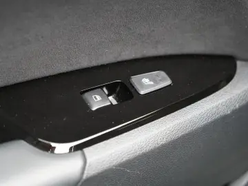 KIA Sportage 1.6 GT-Line 4WD PANO LEDER ACC Memory