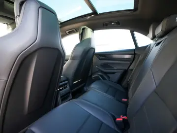 Porsche MACAN 4 Afișaj pasager BOSE PASM PANO MATRIX