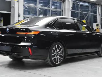 BMW 750 e xDrive M Sport