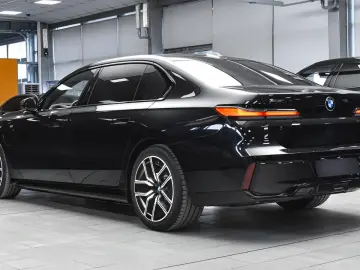 BMW 750 e xDrive M Sport