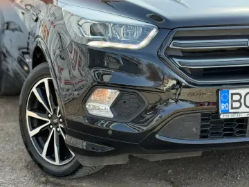 FORD KUGA ST-LINE