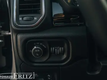 Dodge RAM 1500 Rebel X 4x4 - 3 0l I6 GT  Panoroof