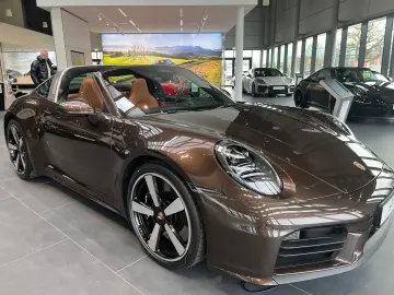 Porsche 992 (911) Targa 4S  PTS macadamia  BOSE  Liftsys