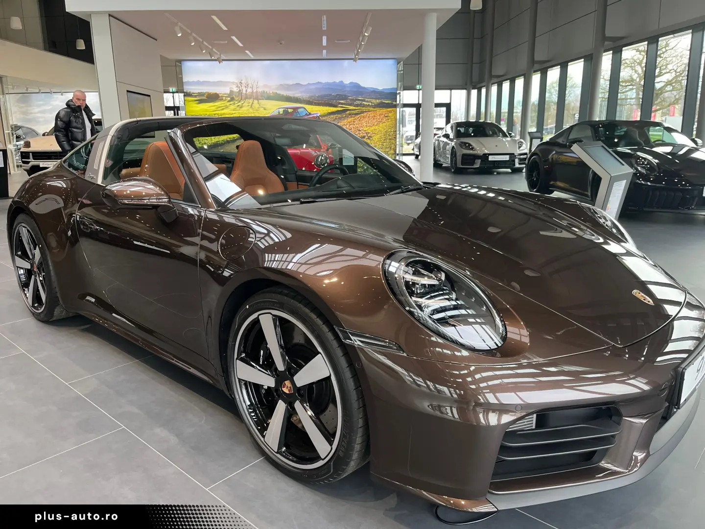 Porsche 992 (911) Targa 4S  PTS macadamia  BOSE  Liftsys