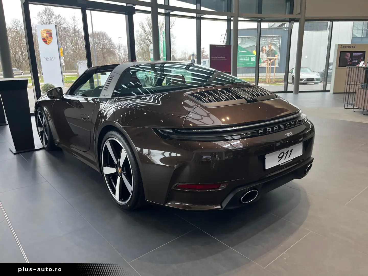 Porsche 992 (911) Targa 4S  PTS macadamia  BOSE  Liftsys