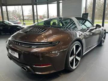 Porsche 992 (911) Targa 4S  PTS macadamia  BOSE  Liftsys