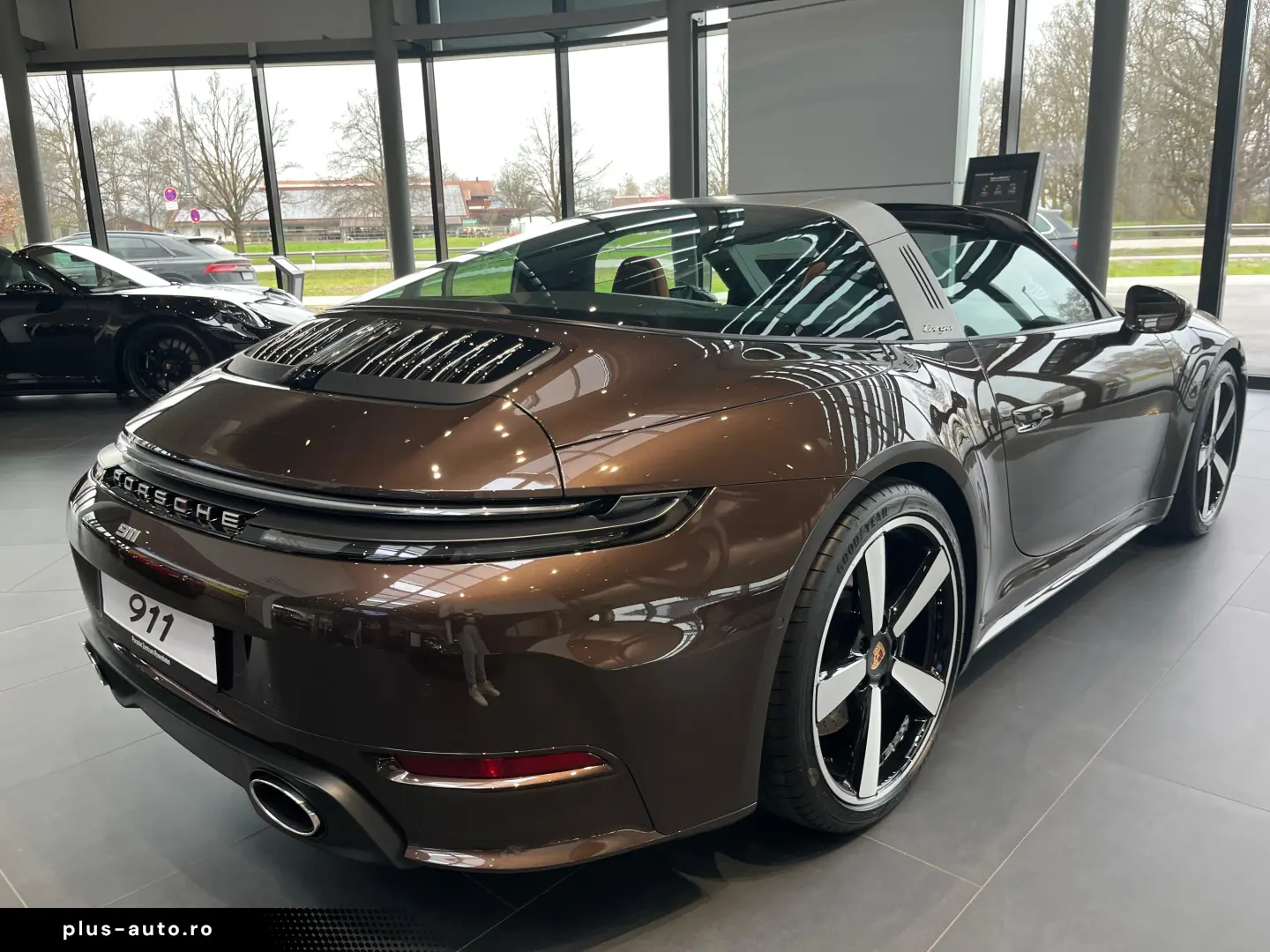 Porsche 992 (911) Targa 4S  PTS macadamia  BOSE  Liftsys