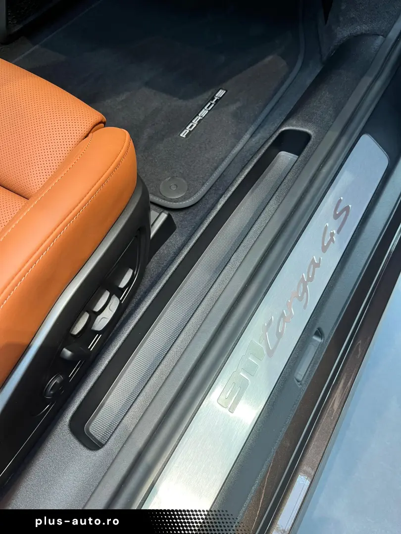 Porsche 992 (911) Targa 4S  PTS macadamia  BOSE  Liftsys