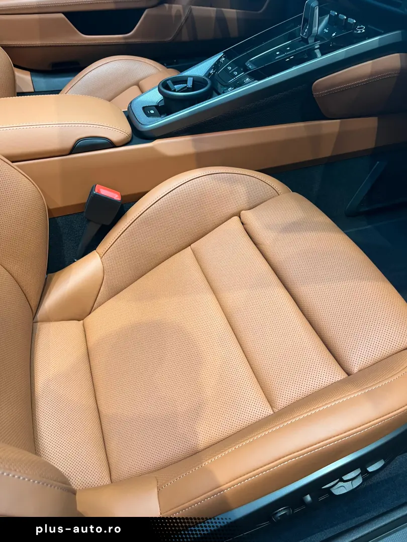 Porsche 992 (911) Targa 4S  PTS macadamia  BOSE  Liftsys