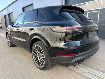 PORSCHE Cayenne Platinum Edition