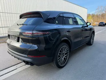 PORSCHE Cayenne Platinum Edition