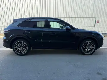 PORSCHE Cayenne Platinum Edition
