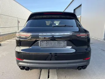 PORSCHE Cayenne Platinum Edition