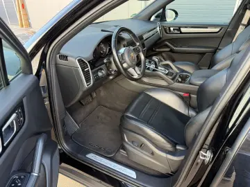 PORSCHE Cayenne Platinum Edition