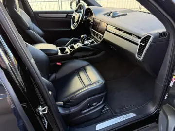 PORSCHE Cayenne Platinum Edition